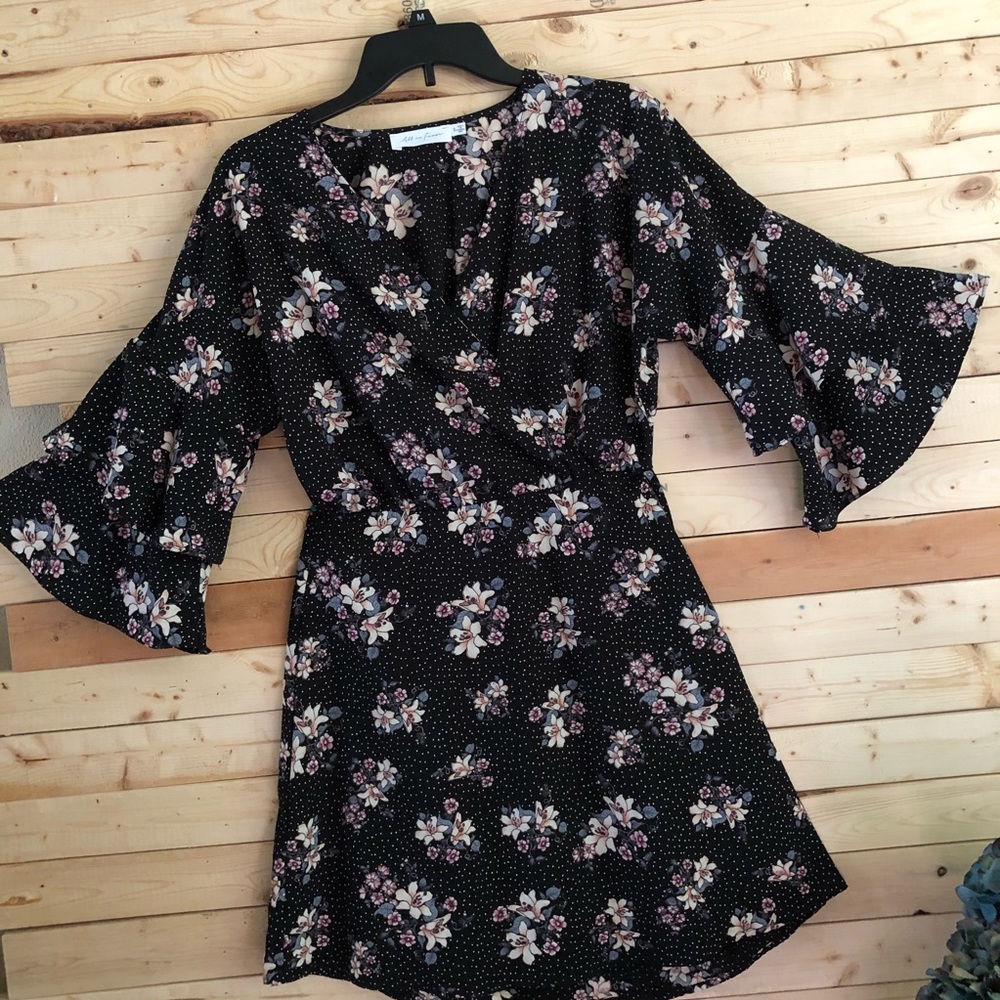 All in Favor Women’s black floral print Vneck long sleeve dress size S